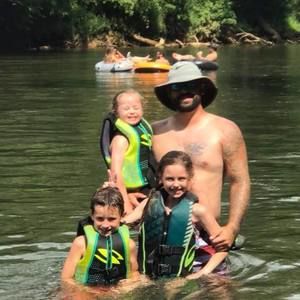 Meet your Posher, Dustin